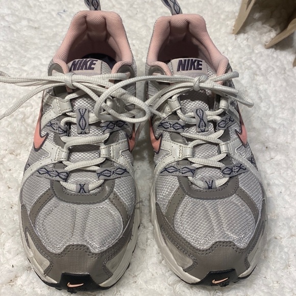 Womens Nike sneakers size 10 - Picture 1 of 7